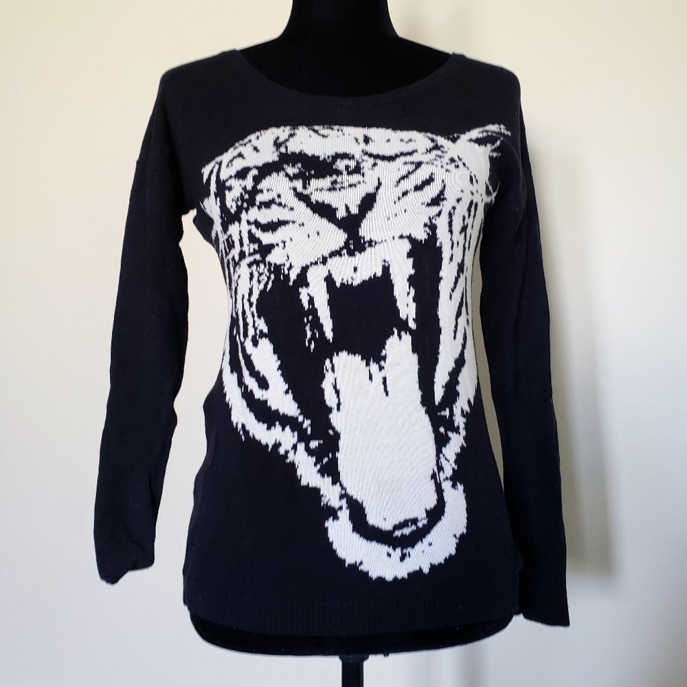 xs || express || TIGER INSTARSIA SWEATER